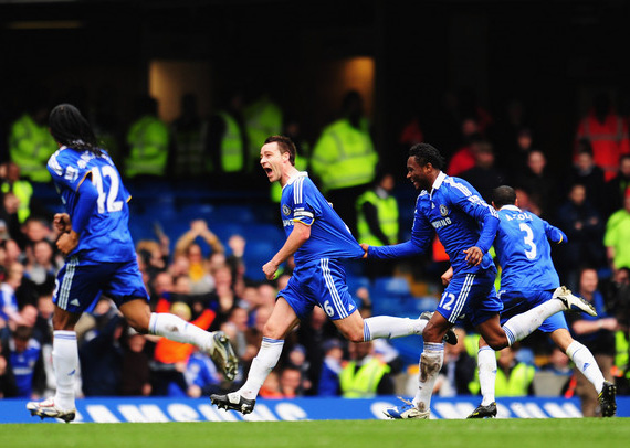 John Terry (C) of Chelsea celebrates with team mates after scoring during the Barclays Premier League match between Chelsea and Wigan Athletic at Stamford Bridge on February 28, 2009 in London, England. (Photo by Mike Hewitt/Getty Images) *** Local Caption *** John Terry<br />
(February 28, 2009 - Photo by Mike Hewitt/Getty Images Europe)